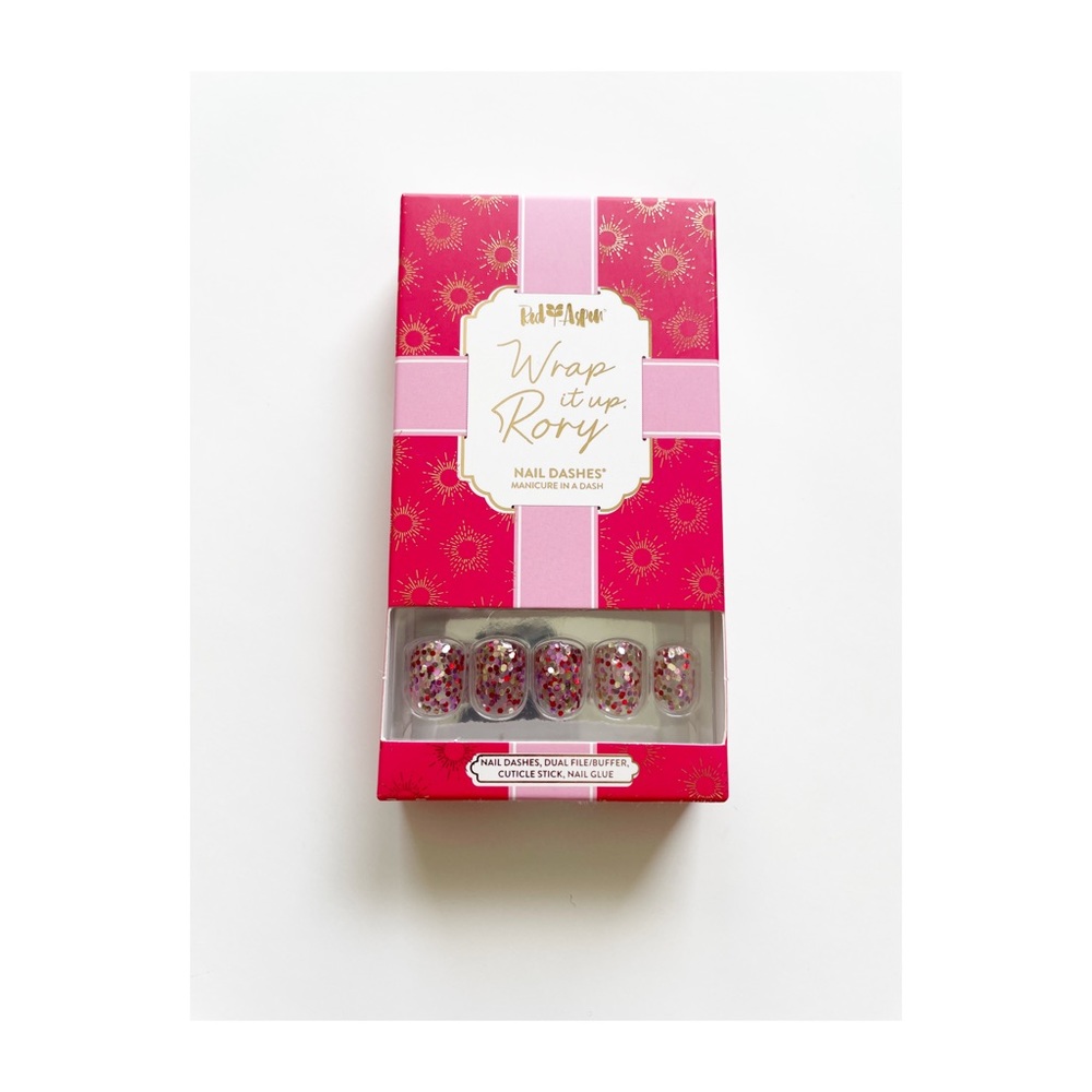 Red Aspen Wrap it up Rory short nail dashes